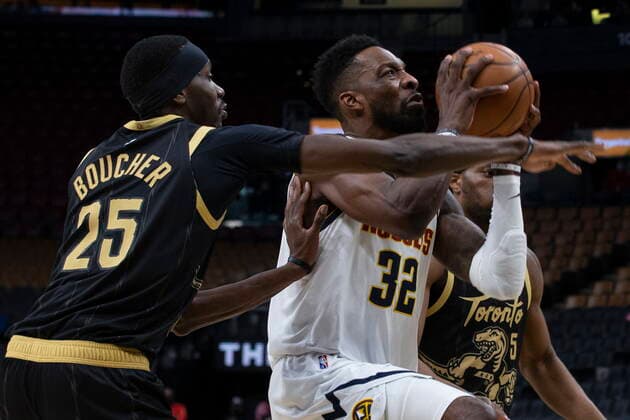 February 12, 2022, Toronto, ON, CAN: Denver Nuggets Jeff Green (right) drives to the net past Toronto Raptors Chris Boucher during first half NBA, Basketball Herren, USA basketball action in Toronto on Saturday, February 12, 2022. Jeff Green; Chris Boucher  - ZUMAc35_ 20220212_zaf_c35_302 Copyright: xChrisxYoungx