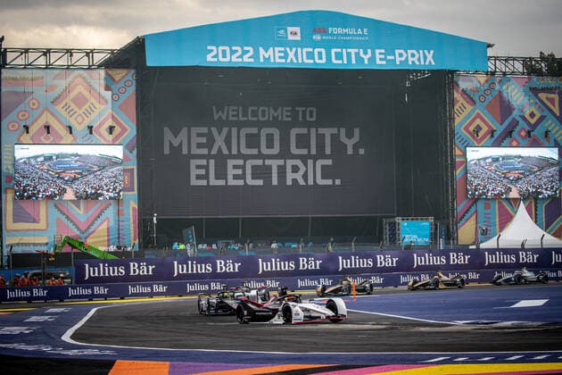 start of the race, 94 WEHRLEIN Pascal (ger), TAG Heuer Porsche Formula E Team, Porsche 99X Electric, action during the 2022 Mexico City ePrix, 2nd meeting of the 2021-22 ABB FIA Formula E World Championship, WM, Weltmeisterschaft on the Autodromo Hermanos Rodriguez from February 10 to 11, in Mexico City, Mexico - AUTO - 2022 FORMULA E Mexico City ePRIX DPPI Panoramic  03422003_AG_3737
