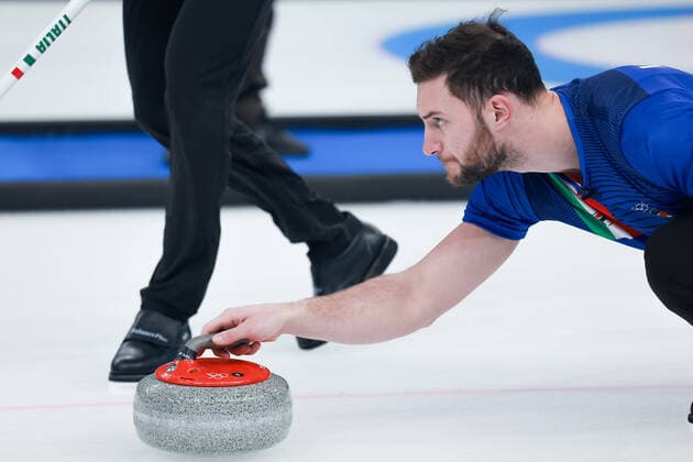 (220213) -- BEIJING, Feb. 13, 2022 -- Amos Mosaner of Italy competes during the curling men s round robin session 6 of Beijing 2022 Winter Olympics between ROC and Italy at National Aquatics Centre, Beijing, capital of China, Feb. 13, 2022. ) (BEIJING2022)CHINA-BEIJING-OLYMPIC Winter games, Winterspiele,Spiele, Summer games CURLING-MEN S ROUND ROBIN SESSION-CHN VS GBR (CN) LiuxXu 