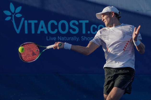 DELRAY BEACH, FL - FEBRUARY 12: Mitchell Krueger (USA) competes during the qualifying round of the ATP, Tennis Herren Delray Beach Open on February 12, 2022, at the Delray Beach Stadium & Tennis Center in Delray Beach, Florida.(Photo by Aaron Gilbert Icon Sportswire) TENNIS: FEB 12 Delray Beach Open Icon220212220
