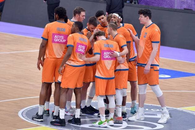 Team Ulm Nicolas Bretzel Ratiopharm Ulm R , Per Guenther front , Cristiano Felicio L before the game in the circle , Basketball, Bundesliga, BBL, BG Goettingen Ratiopharm Ulm , 12 02 2022, BG Goettingen Ratiopharm Ulm, Basketball, Bundesliga, GER, BBL, 12 02 2022 Goettingen Copyright: xEibner-Pressefotox-xRolandxSippelx