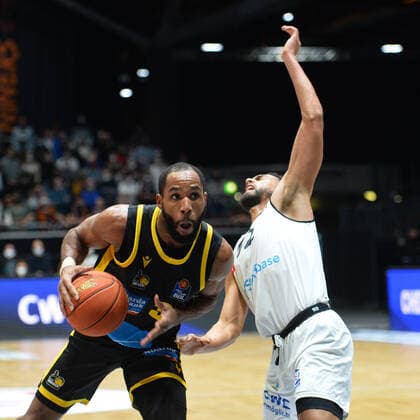 Tekele Cotton MHP RIESEN Ludwigsburg left and Trent Lockett Niners Chemnitz right , Niners Chemnitz vs MHP RIESEN Ludwigsburg, easycredit Basketball Bundesliga, 12 02 2022 Niners Chemnitz vs MHP RIESEN Ludwigsburg, easycredit Basketball Bundesliga, 12 02 2022 Chemnitz Copyright: xBertxHarzer xEibner-xPressefotox
