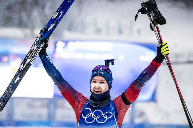 220213 Marte Olsbu Roiseland of Norway celebrates after competing in womens biathlon 10 km pursuit during day 9 of the 2022 Winter Olympics on February 13, 2022 in Zhangjiakou Photo Joel Marklund PHOTO OFFICE code JM JM0281 bbeng biathlon biathlon biathlon olympic games olympics winter olympics os olympics games winter os olympics leeks peking peking 2022 beijing 2022 beijing 2022 olympic games beijing 2022 winter olympic games beijing os beijing ol winter ol jaktstart dam jubel norge,  Copyright: JOELxMARKLUND BB220213JM044
