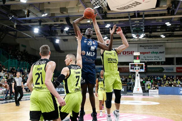 21 Matchday of the easyCredit BBL Basketball Bundesliga at Oberfrankenhalle in Bayreuth Season 2021 2022 Medi Bayreuth vs MLP Academics Heidelberg Martynas Sajus Medi Bayreuth 19 right Osasumwen Osaghae MLP Academics Heidelberg 29 left