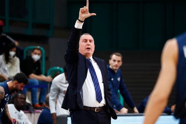 21 Matchday of the easyCredit BBL Basketball Bundesliga at Oberfrankenhalle in Bayreuth Season 2021 2022 Medi Bayreuth vs MLP Academics Heidelberg Branislav Ignjatovic MLP Academics Heidelberg coach