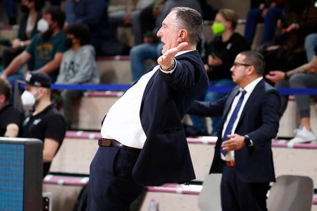 21 Matchday of the easyCredit BBL Basketball Bundesliga at Oberfrankenhalle in Bayreuth Season 2021 2022 Medi Bayreuth vs MLP Academics Heidelberg Branislav Ignjatovic MLP Academics Heidelberg coach