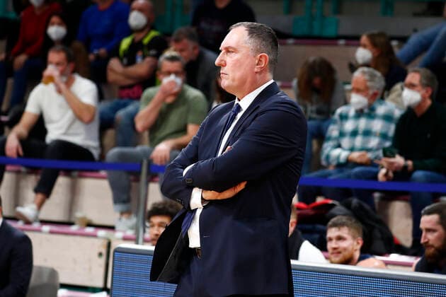 21 Matchday of the easyCredit BBL Basketball Bundesliga at Oberfrankenhalle in Bayreuth Season 2021 2022 Medi Bayreuth vs MLP Academics Heidelberg Branislav Ignjatovic MLP Academics Heidelberg coach