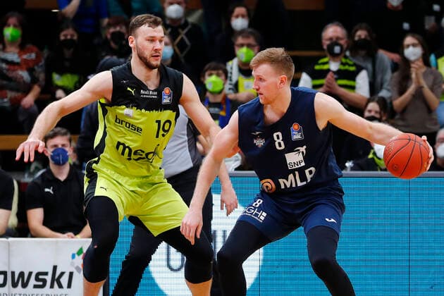 21 Matchday of the easyCredit BBL Basketball Bundesliga at Oberfrankenhalle in Bayreuth Season 2021 2022 Medi Bayreuth vs MLP Academics Heidelberg Martynas Sajus Medi Bayreuth 19 left Maximilian Ugrai MLP Academics Heidelberg 8 right