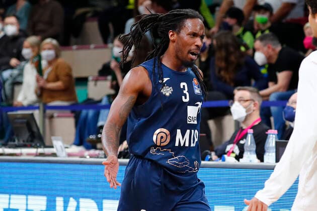 21 Matchday of the easyCredit BBL Basketball Bundesliga at Oberfrankenhalle in Bayreuth Season 2021 2022 Medi Bayreuth vs MLP Academics Heidelberg Robert Lowery MLP Academics Heidelberg 3