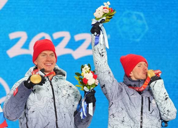 China Olympics 2022 Medal Ceremony 8113505 13.02.2022 From left, gold medalists Russian Olympic Committee s Alexander Bolshunov and Denis Spitsov pose during an award ceremony for the men s cross-country 4x10 km relay event during the Beijing 2022 Winter Olympic Games, Olympische Spiele, Olympia, OS at the Medals Plaza in Zhangjiakou, China. Pavel Bednyakov Sputnik Zhangjiakou China  Copyright: xPavelxBednyakovx