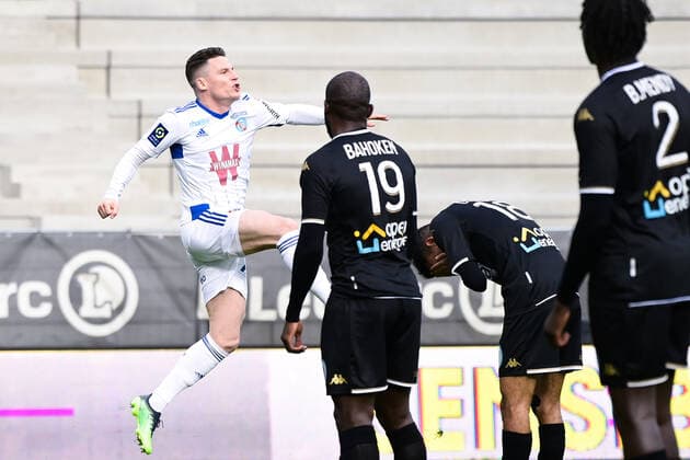 Joie des joueurs de l equipe Strasbourg apres le but de Kevin Gameiro ( 9 - Strasbourg ) - FOOTBALL : Angers vs Strasbourg - Ligue 1 - Angers - 13 02 2022 FedericoPestellini Panoramic 