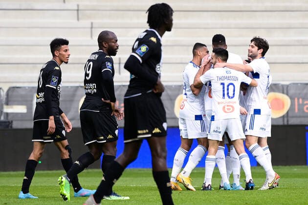 Joie des joueurs de l equipe Strasbourg apres le but de Kevin Gameiro ( 9 - Strasbourg ) - FOOTBALL : Angers vs Strasbourg - Ligue 1 - Angers - 13 02 2022 FedericoPestellini Panoramic 