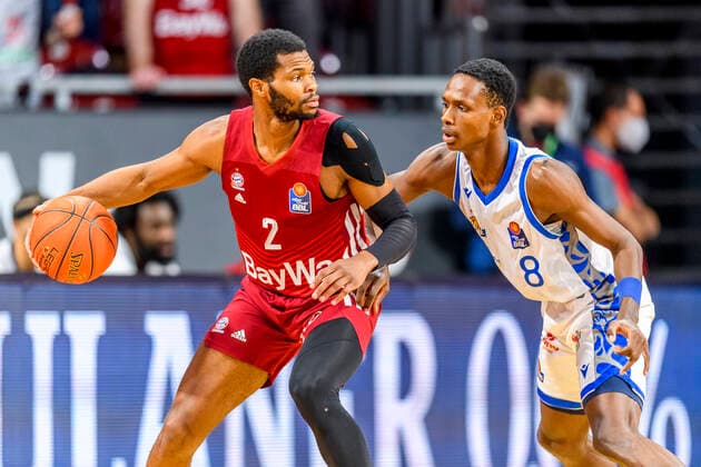 GER, easy credit BBl, FC Bayern Muenchen Basketball vs Fraport Skyliners 13 02 2022, Audi Dome, Muenchen, GER, easy credit BBl, FC Bayern Muenchen Basketball vs Fraport Skyliners, in picture Corey Walden FC Bayern Basketball 2 in duel against Brancou Badio Fraport Skyliners 8 nordphotoxGmbHx xStraubmeier nph00004