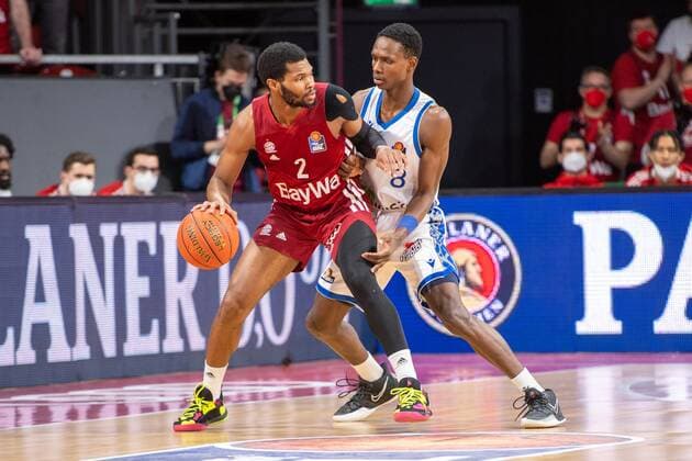 Corey Walden 2 FC Bayern , Brancou Badio 8 Fraport Skyliner , FC Bayern Basketball vs Fraport Skyliners, easyCredit BBL, 13 02 2022 Muenchen Bayern Germany Copyright: xkolbert-press UlrichxGamelx