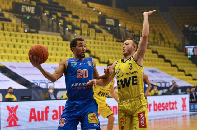 GER, Basketball,easy Credit BBL, EWE Baskets Oldenburg vs SYNTAINICS MBC 13 02 2022, EWE Arena, Oldenburg, GER, easy Credit BBL, EWE Baskets Oldenburg vs SYNTAINICS MBC , in picture Jamel MORRIS SYNTAINICS MBC 20 Max HEIDEGGER EWE Baskets Oldenburg 3 nordphotoxRojahn nph00310