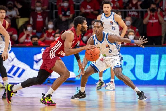 Corey Walden 2 FC Bayern , Brancou Badio 8 Fraport Skyliner , FC Bayern Basketball vs Fraport Skyliners, easyCredit BBL, 13 02 2022 Muenchen Bayern Germany Copyright: xkolbert-press UlrichxGamelx