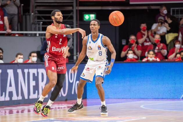 Corey Walden 2 FC Bayern , Brancou Badio 8 Fraport Skyliner , FC Bayern Basketball vs Fraport Skyliners, easyCredit BBL, 13 02 2022 Muenchen Bayern Germany Copyright: xkolbert-press UlrichxGamelx
