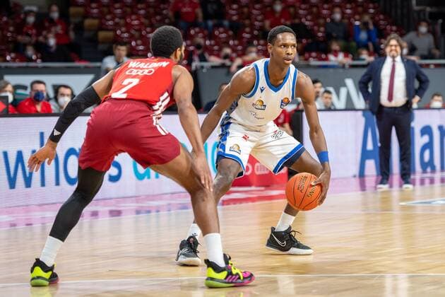 Corey Walden 2 FC Bayern , Brancou Badio 8 Fraport Skyliner , FC Bayern Basketball vs Fraport Skyliners, easyCredit BBL, 13 02 2022 Muenchen Bayern Germany Copyright: xkolbert-press UlrichxGamelx