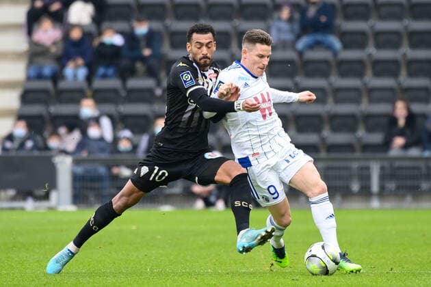 Kevin Gameiro ( 9 - Strasbourg ) - FULGINI Angelo ( 10 - Angers ) - FOOTBALL : Angers vs Strasbourg - Ligue 1 - Angers - 13 02 2022 FedericoPestellini Panoramic 
