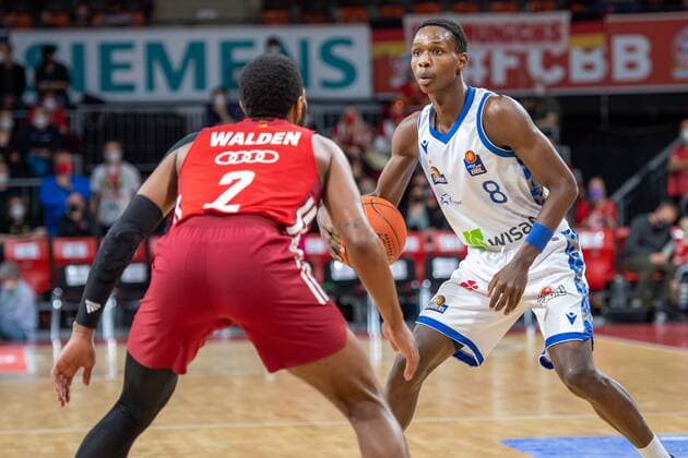 Corey Walden 2 FC Bayern , Brancou Badio 8 Fraport Skyliner , FC Bayern Basketball vs Fraport Skyliners, easyCredit BBL, 13 02 2022 Muenchen Bayern Germany Copyright: xkolbert-press UlrichxGamelx