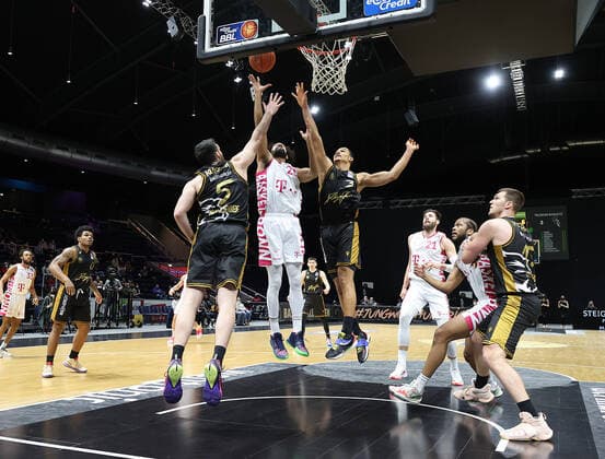 Owen Klassen Basketball Loewen Braunschweig , Jeremy Morgan Telekom Baskets Bonn 20, Nicholas Tischler Basketball Loewen Braunschweig 3