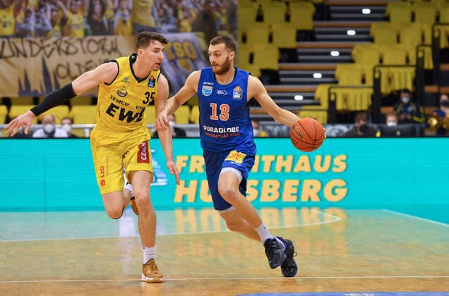 GER, Basketball,easy Credit BBL, EWE Baskets Oldenburg vs SYNTAINICS MBC 13 02 2022, EWE Arena, Oldenburg, GER, easy Credit BBL, EWE Baskets Oldenburg vs SYNTAINICS MBC , in picture Radii CAISIN SYNTAINICS MBC 13 Alen PJANIC EWE Baskets Oldenburg 35 nordphotoxRojahn nph00310