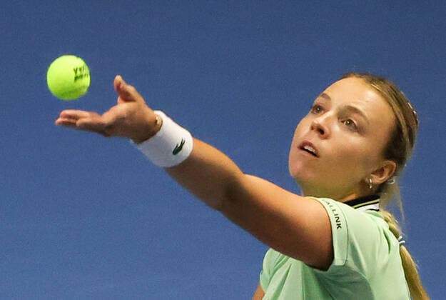 ST PETERSBURG, RUSSIA - FEBRUARY 13, 2022: Estonia s Anett Kontaveit in her final tennis singles match against Greece s Maria Sakkari as part of the 2022 WTA, Tennis Damen St Petersburg Ladies Trophy at Sibur Arena. Alexander Demianchuk TASS  TS122EFC