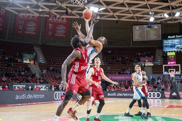Othello Hunter 8 FC Bayern , Brancou Badio 8 Fraport Skyliner , FC Bayern Basketball vs Fraport Skyliners, easyCredit BBL, 13 02 2022 Muenchen Bayern Germany Copyright: xkolbert-press UlrichxGamelx