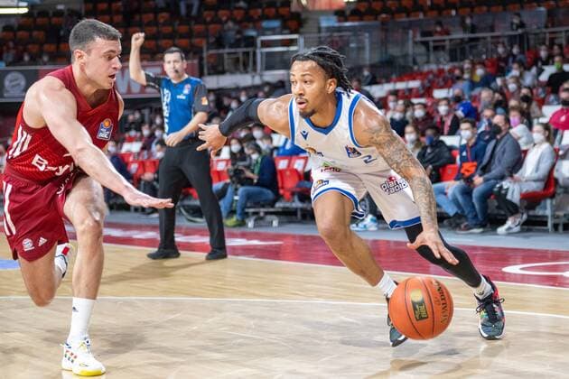 Zan Mark Sisko 31 FC Bayern , Donovan Donaldson 2 Fraport Skyliners , FC Bayern Basketball vs Fraport Skyliners, easyCredit BBL, 13 02 2022 Muenchen Bayern Germany Copyright: xkolbert-press UlrichxGamelx