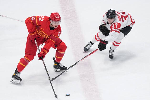 (220213) -- BEIJING, Feb. 13, 2022 -- Fu Shuai (L) of China vies with Mat Robinson of Canada during the Ice hockey, Eishockey men s preliminary round Group A match between China and Canada at National Indoor Stadium in Beijing, capital of China, Feb. 13, 2022. ) (BEIJING2022)CHINA-BEIJING-OLYMPIC Winter games, Winterspiele,Spiele, Summer games ICE HOCKEY-MEN S PRELIMINARY-CHN VS CAN(CN) DuxYu 