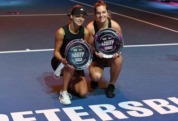 Russia Tennis St.Petersburg Ladies Trophy 2022 8113617 13.02.2022 Winners Russia s Anna Kalinskaya and Caty McNally, of the United States, pose with the main trophies during the award ceremony following the women s doubles tennis final match at the St. Petersburg Ladies Trophy 2022 tennis tournament in St.Petersburg, Russia. Alexei Danichev Sputnik St. Petersburg Russia  Copyright: xAlexeixDanichevx