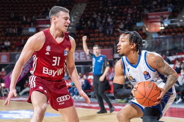 Zan Mark Sisko 31 FC Bayern , Donovan Donaldson 2 Fraport Skyliners , FC Bayern Basketball vs Fraport Skyliners, easyCredit BBL, 13 02 2022 Muenchen Bayern Germany Copyright: xkolbert-press UlrichxGamelx