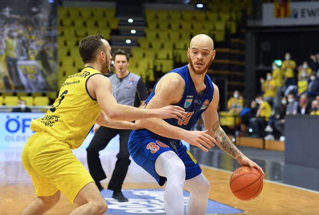 GER, Basketball,easy Credit BBL, EWE Baskets Oldenburg vs SYNTAINICS MBC 13 02 2022, EWE Arena, Oldenburg, GER, easy Credit BBL, EWE Baskets Oldenburg vs SYNTAINICS MBC , in picture Reggie UPSHAW SYNTAINICS MBC 30 Max HEIDEGGER EWE Baskets Oldenburg 3 nordphotoxRojahn nph00310
