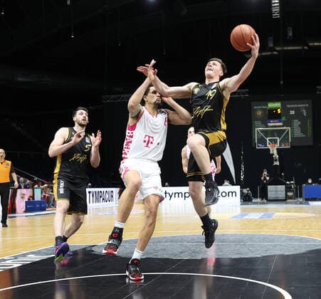 Ondrej Sehnal Basketball Loewen Braunschweig 19 taking a basket shot, Michael Kessens Telekom Baskets Bonn 6