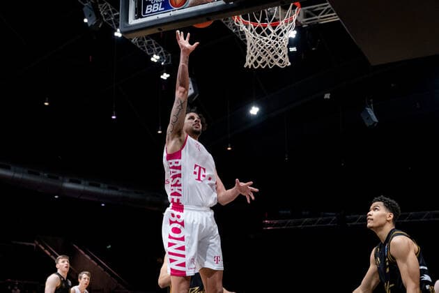 Michael Kessens No 6 Telekom Baskets Bonn Basketball Loewen Braunschweig Telekom Baskets Bonn Basketball Loewen Braunschweig Telekom Baskets Bonn, basketball, BBL, season 2020 2021, 13 02 2022 Braunschweig Copyright: xEibner-Pressefoto DanielxReineltx EP_DRT