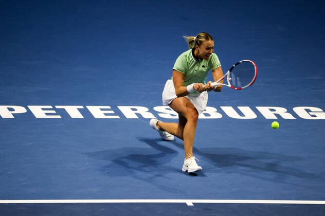 ST PETERSBURG, RUSSIA - FEBRUARY 13, 2022: Estonia s Anett Kontaveit in her final tennis singles match against Greece s Maria Sakkari as part of the 2022 WTA, Tennis Damen St Petersburg Ladies Trophy at Sibur Arena. Alexander Demianchuk TASS  TS122F11