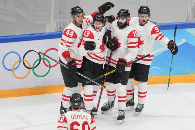 (220213) -- BEIJING, Feb. 13, 2022 -- Athletes of Canada celebrate during the Ice hockey, Eishockey men s preliminary round Group A match between China and Canada at National Indoor Stadium in Beijing, capital of China, Feb. 13, 2022. ) (BEIJING2022)CHINA-BEIJING-OLYMPIC Winter games, Winterspiele,Spiele, Summer games ICE HOCKEY-MEN S PRELIMINARY-CHN VS CAN(CN) DuxYu 