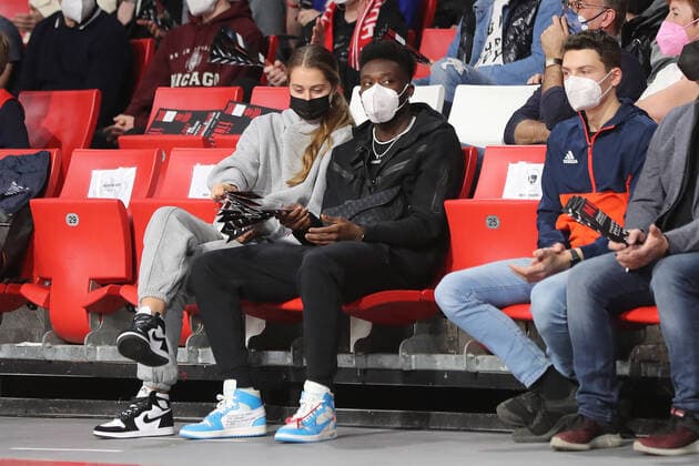 Alphonso Davies watches FC Bayern basketball with his girlfriend GER, FC Bayern basketball vs FRAPORT SKYLINERS, basketball, 1 Bundesliga, season 2021 2022, 13 02 2022 GER, FC Bayern basketball vs FRAPORT SKYLINERS, basketball, 1 Bundesliga, season 2021 2022, 13 02 2022 Muenchen Copyright: xEIBNER MarcelxEngelbrechtx EP_EER