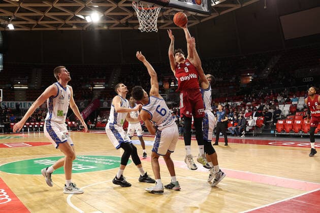 Joshua Obiesie Bayern Basketball, 9 claims the ball GER, FC Bayern Basketball vs FRAPORT SKYLINERS, Basketball, 1 Bundesliga, Season 2021 2022, 13 02 2022 GER, FC Bayern Basketball vs FRAPORT SKYLINERS, Basketball, 1 Bundesliga, Season 2021 2022, 13 02 2022 Muenchen Copyright: xEIBNER MarcelxEngelbrechtx EP_EER