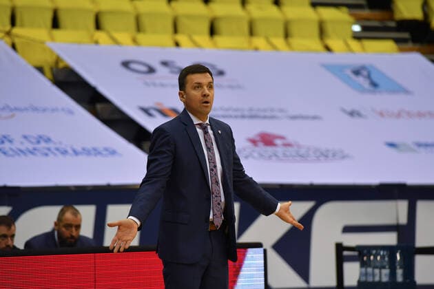 GER, Basketball,easy Credit BBL, EWE Baskets Oldenburg vs SYNTAINICS MBC 13 02 2022, EWE Arena, Oldenburg, GER, easy Credit BBL, EWE Baskets Oldenburg vs SYNTAINICS MBC , in picture with empty hands Igor JOVOVIC SYNTAINICS MBC Headcoach nordphotoxRojahn nph00310