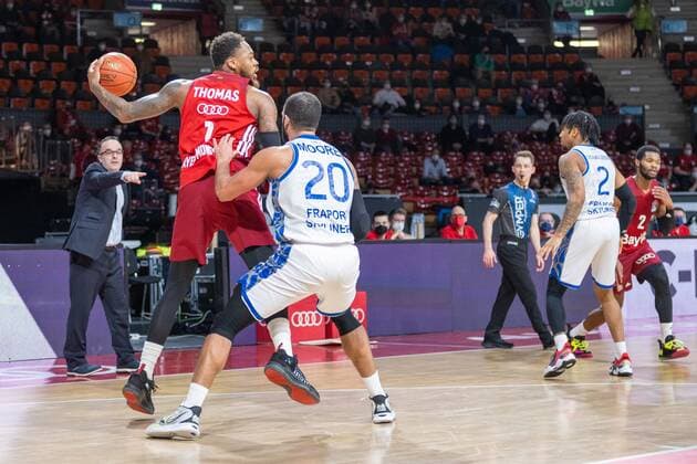 Thomas Deshaun 1 FC Bayern , Rasheed More 20 Fraport Skyliner , FC Bayern Basketball vs Fraport Skyliners, easyCredit BBL, 13 02 2022 Muenchen Bayern Germany Copyright: xkolbert-press UlrichxGamelx