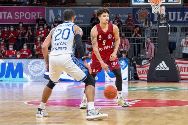 Rasheed More 20 Fraport Skyliners , Joshua Obiesie 9 FC Bayern , FC Bayern Basketball vs Fraport Skyliners, easyCredit BBL, 13 02 2022 Muenchen Bayern Germany Copyright: xkolbert-press UlrichxGamelx