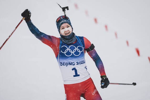 13.02.2022, Biathlonzentrum, Zhangjiakou, CHN, Olympische Winterspiele, Peking 2022, Biathlon, Verfolgung 10 km, Damen, im Bild Olympiasiegerin und Goldmedaillen Gewinnerin Marte Olsbu Roeiseland (NOR) Olympic Champion and Gold Meedalist Marte Olsbu Roeiseland of Norway racts after the women Biathlon 10 km Pursuit Competition for the Winter Olympic Games, Olympische Spiele, Olympia, OS Beijing 2022. Biathlonzentrum in Zhangjiakou, China on 2022 02 13. Expa Zhangjiakou *** 13 02 2022, Biathlon Center, Zhangjiakou, CHN, Winter Olympic Games, Beijing 2022, Biathlon, Pursuit 10 km, Women, pictured Olympic Champion and Gold Medalist Marte Olsbu Roeiseland NOR Olympic Champion and Gold Medalist Marte Olsbu Roeiseland of Norway racts after the women Biathlon 10 km Pursuit Competition for the Winter Olympic Games Beijing 2022 Biathlon Center in Zhangjiakou, China on 2022 02 13 Expa Zhangjiakou  EP_fei