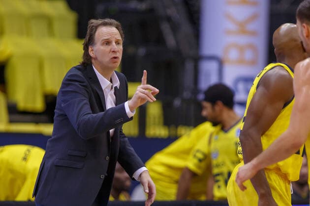 Oldenburg, Lower Saxony, DEU, 13 02 2022, Head Coach Ingo Freyer EWE Baskets Oldenburg gestures EWE Baskets Oldenburg vs Syntainics MBC 1 Basketball Bundesliga Saison 2021 2022, 21 Spieltag, Grosse EWE Arena EWE Baskets Oldenburg vs Syntainics MBC