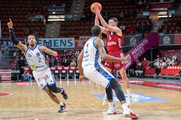Donovan Donaldson 2 Fraport Skyliners , Jamel McLean 1 Fraport Skyliners , Zan Mark Sisko 31 FC Bayern , FC Bayern Basketball vs Fraport Skyliners, easyCredit BBL, 13 02 2022 Muenchen Bayern Germany Copyright: xkolbert-press UlrichxGamelx