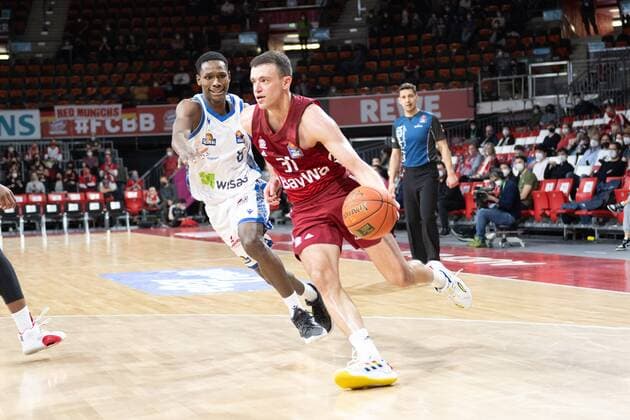 Brancou Badio 8 Fraport Skyliners , Zan Mark Sisko 31 FC Bayern , FC Bayern Basketball vs Fraport Skyliners, easyCredit BBL, 13 02 2022 Muenchen Bayern Germany Copyright: xkolbert-press UlrichxGamelx