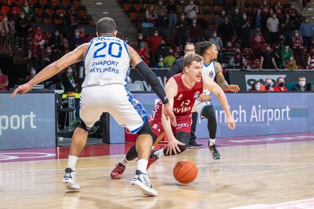 Rasheed More 20 Fraport Skyliners , Andreas Obst 13 FC Bayern , FC Bayern Basketball vs Fraport Skyliners, easyCredit BBL, 13 02 2022 Muenchen Bayern Germany Copyright: xkolbert-press UlrichxGamelx