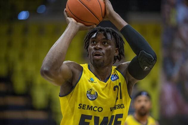 GER, Basketball,easy Credit BBL, EWE Baskets Oldenburg vs SYNTAINICS MBC 13 02 2022, EWE Arena, Oldenburg, GER, easy Credit BBL, EWE Baskets Oldenburg vs SYNTAINICS MBC , pictured shooting free throw Tai ODIASE EWE Baskets Oldenburg 21 nordphotoxRojahn nph00310