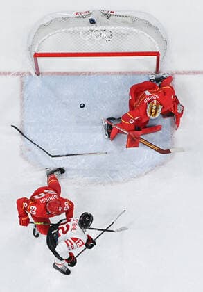 (220214) -- BEIJING, Feb. 13, 2022 -- Eric Staal (bottom) of Canada competes during the Ice hockey, Eishockey men s preliminary round Group A match between China and Canada at National Indoor Stadium in Beijing, capital of China, Feb. 13, 2022. ) (BEIJING2022)CHINA-BEIJING-OLYMPIC Winter games, Winterspiele,Spiele, Summer games ICE HOCKEY-MEN S PRELIMINARY-CHN VS CAN(CN) DuxYu 