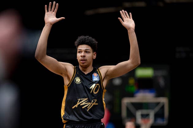 Sanada Fru Nr 10 Basketball Loewen Braunschweig Basketball Loewen Braunschweig Telekom Baskets Bonn Basketball Loewen Braunschweig Telekom Baskets Bonn, basketball, BBL, season 2020 2021, 13 02 2022 Braunschweig Copyright: xEibner-Pressefoto DanielxReineltx EP_DRT